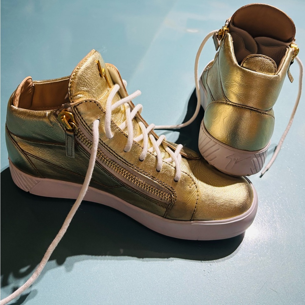 Mid-top lace-up sneakers in Gold leather with two side zips and rubber sole. - Picture 3 of 5